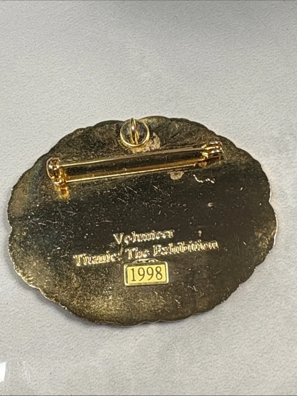 1998 Titanic Exhibition Volunteer Medallion Pin Enamel RMS Titanic Collectible